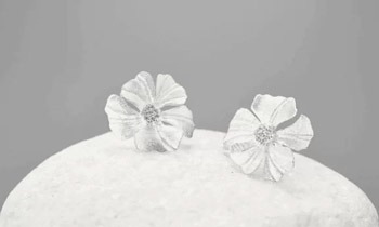 Aretes flores de zirconias