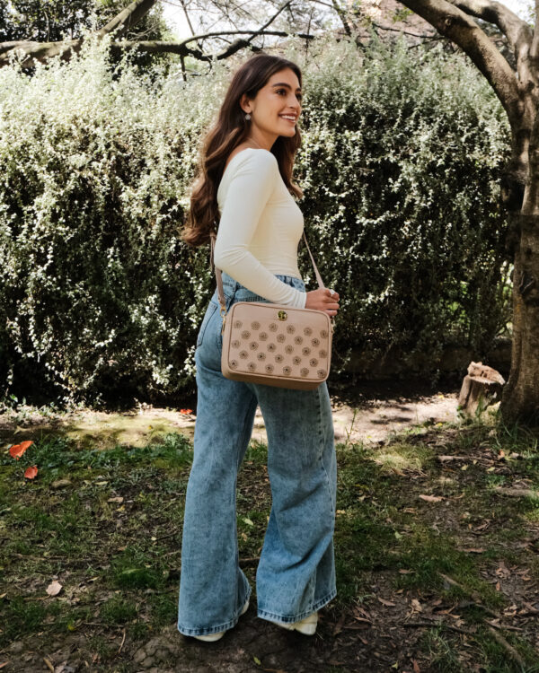 CARTERA FLOR EN LA LLUVIA BEIGE - Imagen 2
