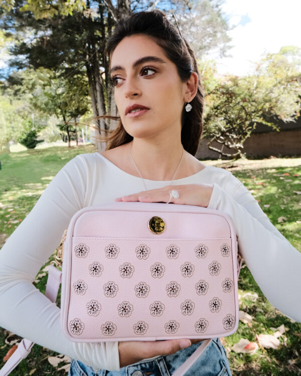 CARTERA FLOR EN LA LLUVIA ROSA